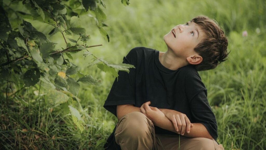 A child curious about a date vs fig tree